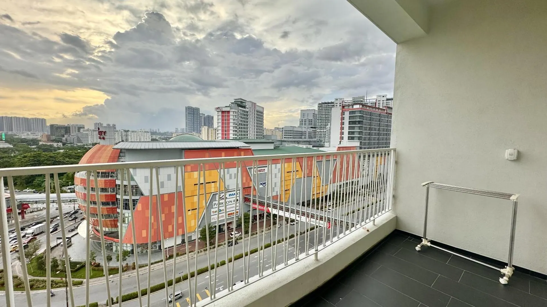 Una Serviced Apartment By Manatidur Kuala Lumpur 0*,